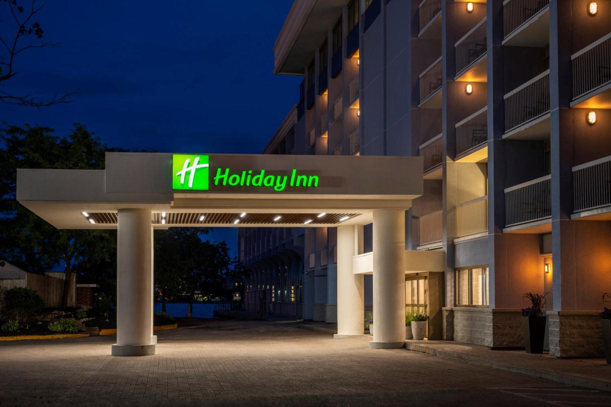Holiday Inn & Suites Richmond West End Exterior foto